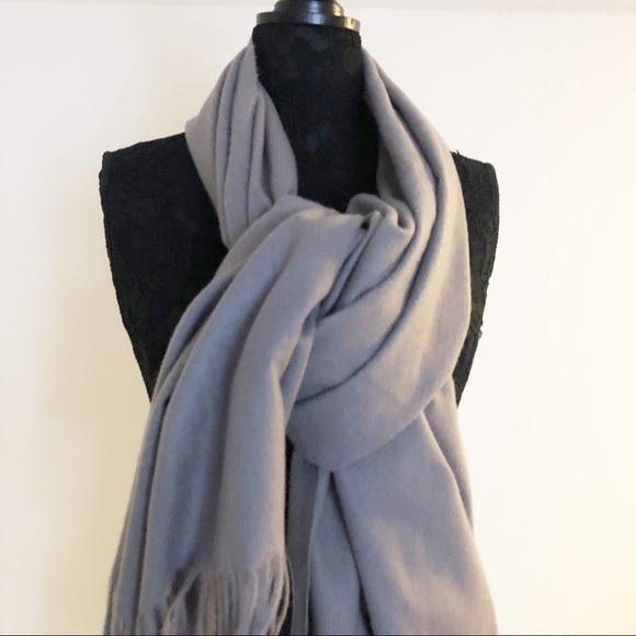 STEVE MADDEN cozy gray BLANKET WRAP soft Scarf NWT Fringe edges GIFT - Picture 3 of 7